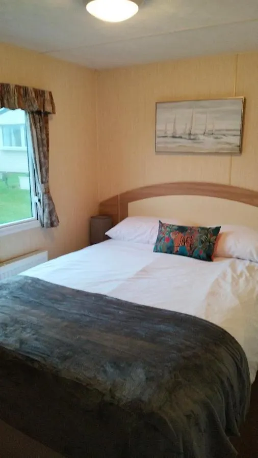 Seascape - Blue Dolphin Holiday Park Gristhorpe