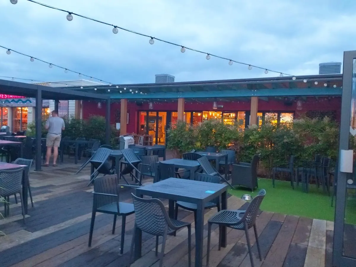 Seascape - Blue Dolphin Holiday Park Gristhorpe
